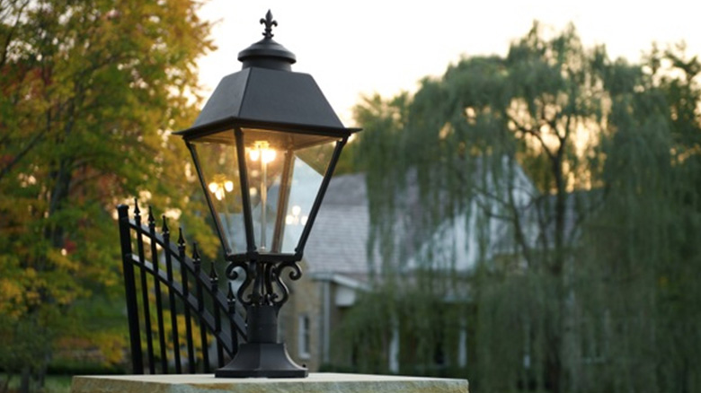 How To Cap A Gas Lamp Post