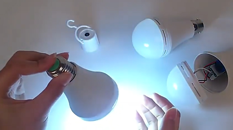 Can You Touch Led Bulbs With Your Fingers